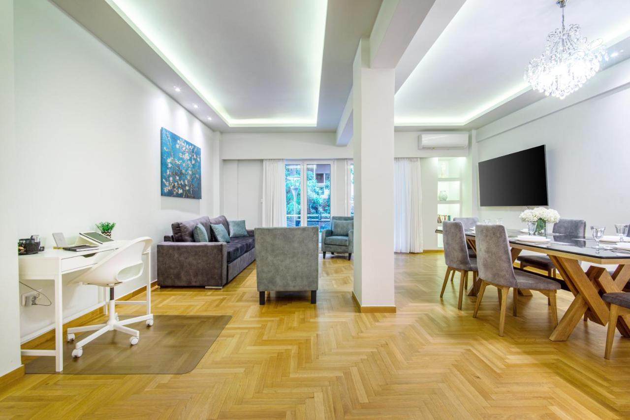 Urban Luxury On A Quiet Street In The Center Of Apartment