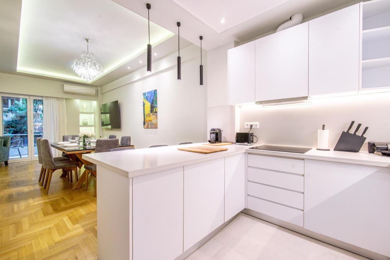 Urban Luxury On A Quiet Street In The Center Of Apartment