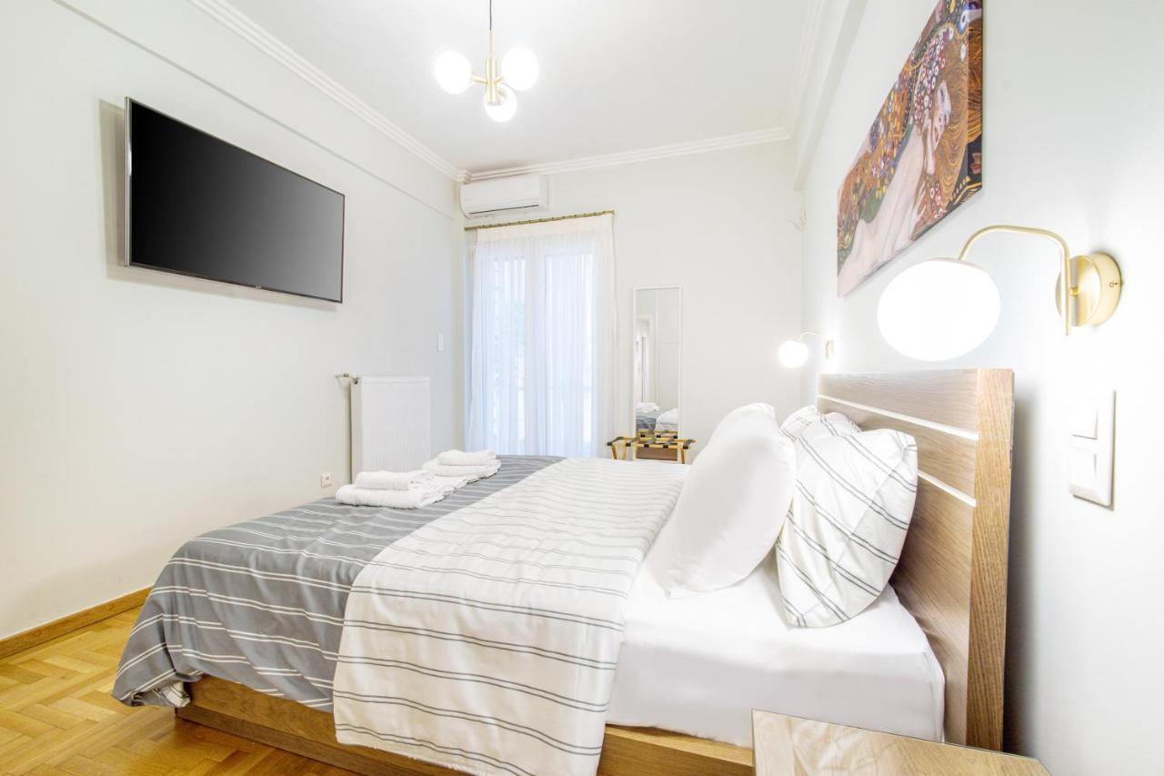 Urban Luxury On A Quiet Street In The Center Of Apartment