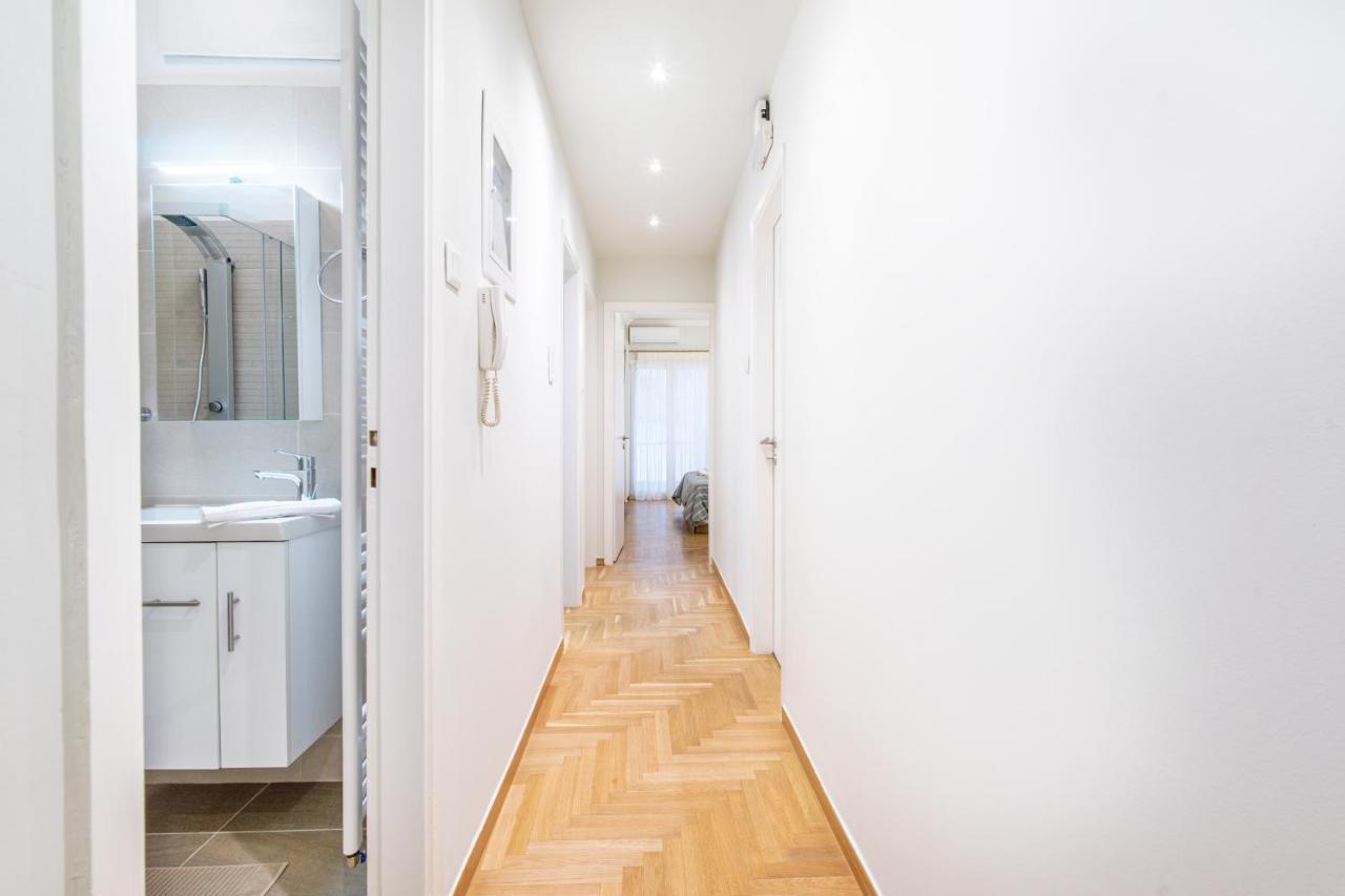 Urban Luxury On A Quiet Street In The Center Of Apartment