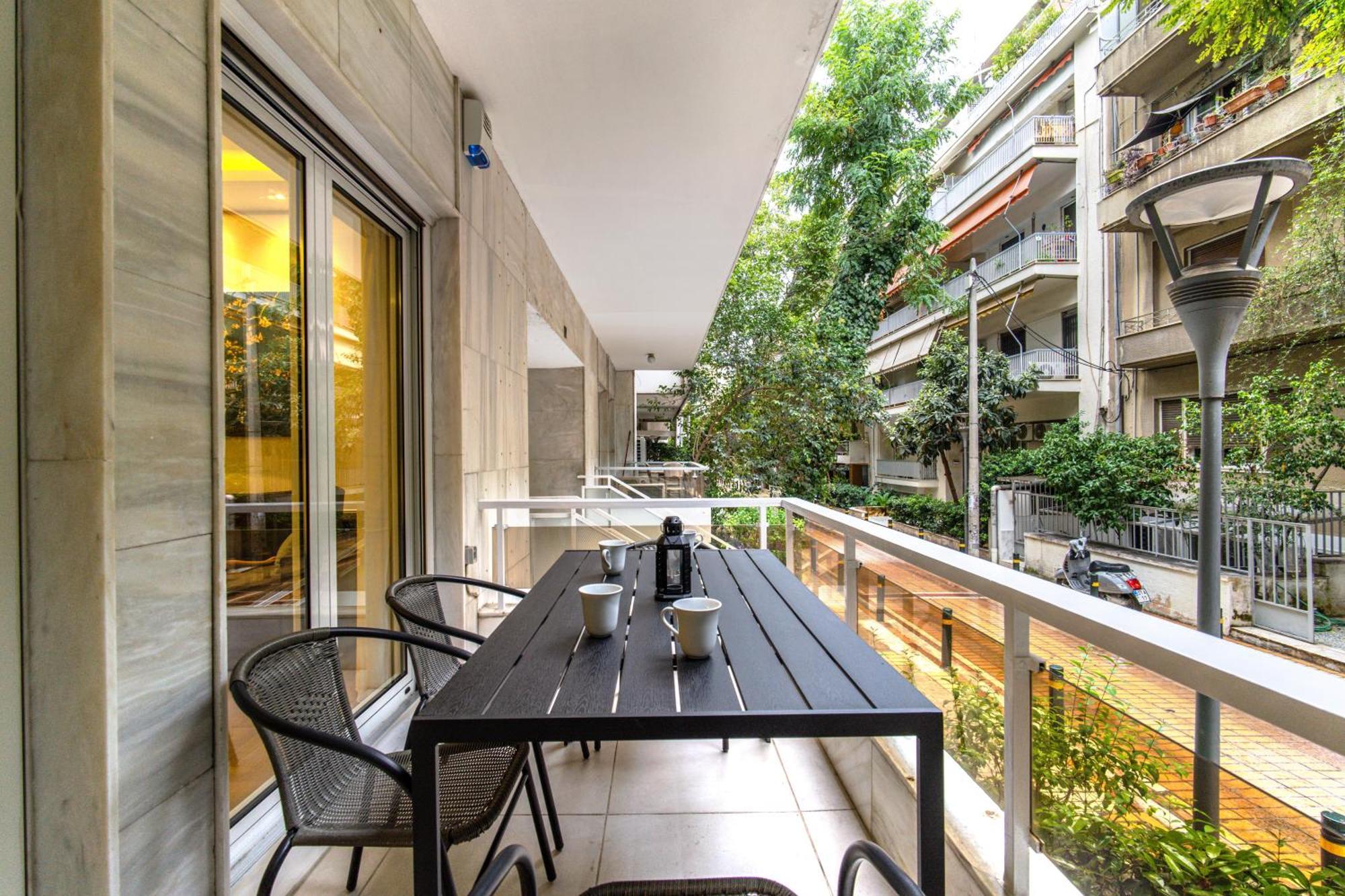 Urban Luxury On A Quiet Street In The Center Of *
