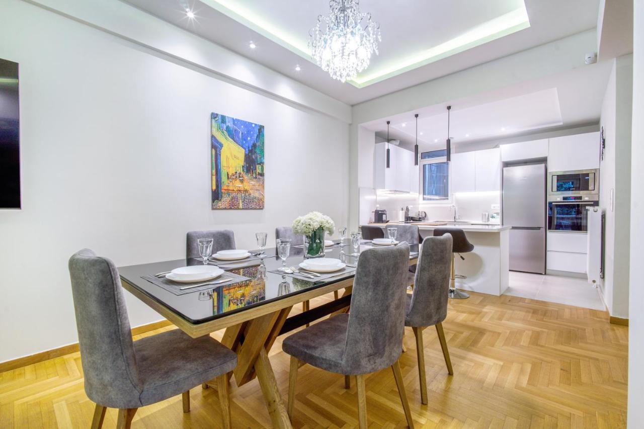Urban Luxury On A Quiet Street In The Center Of Афины
