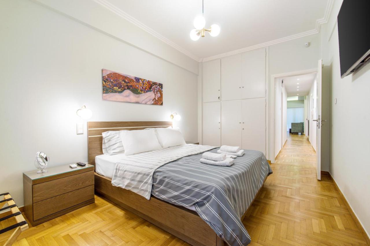 Urban Luxury On A Quiet Street In The Center Of * Афины